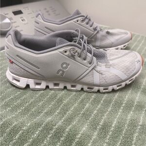 On Running Light Gray Sneakers, size 7